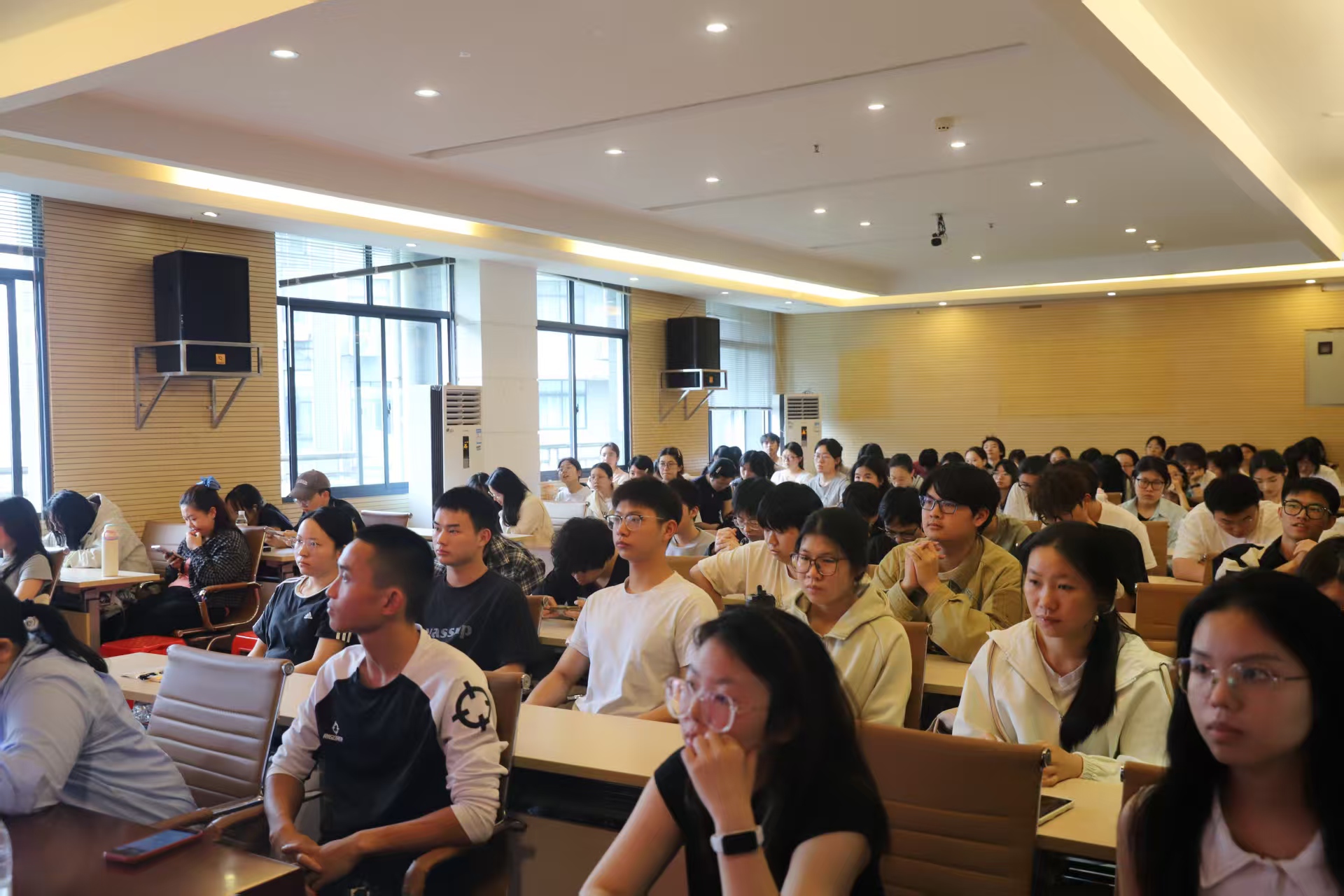 图为会议现场.jpg