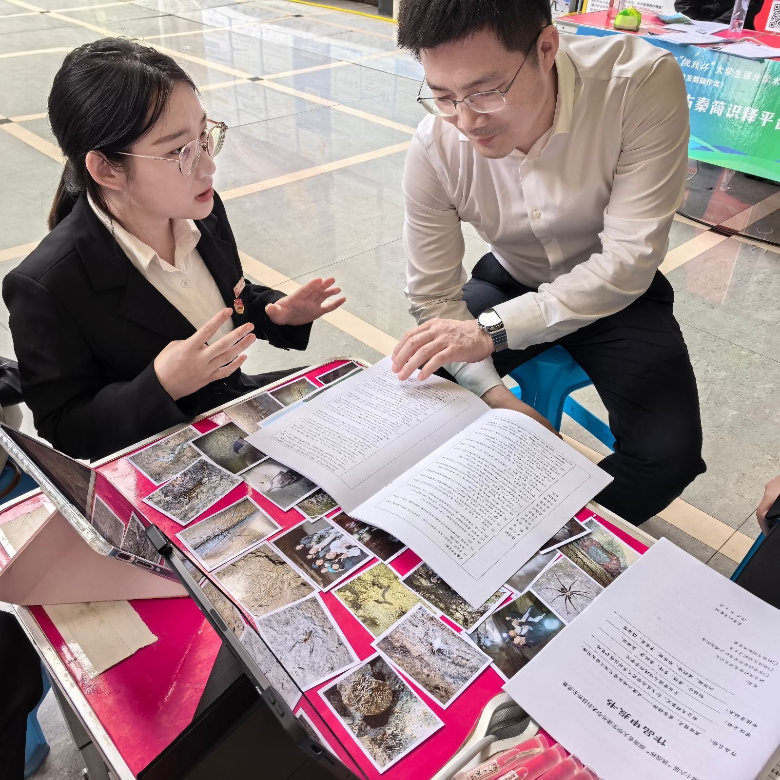 图为邹雅珍参与活动.jpg