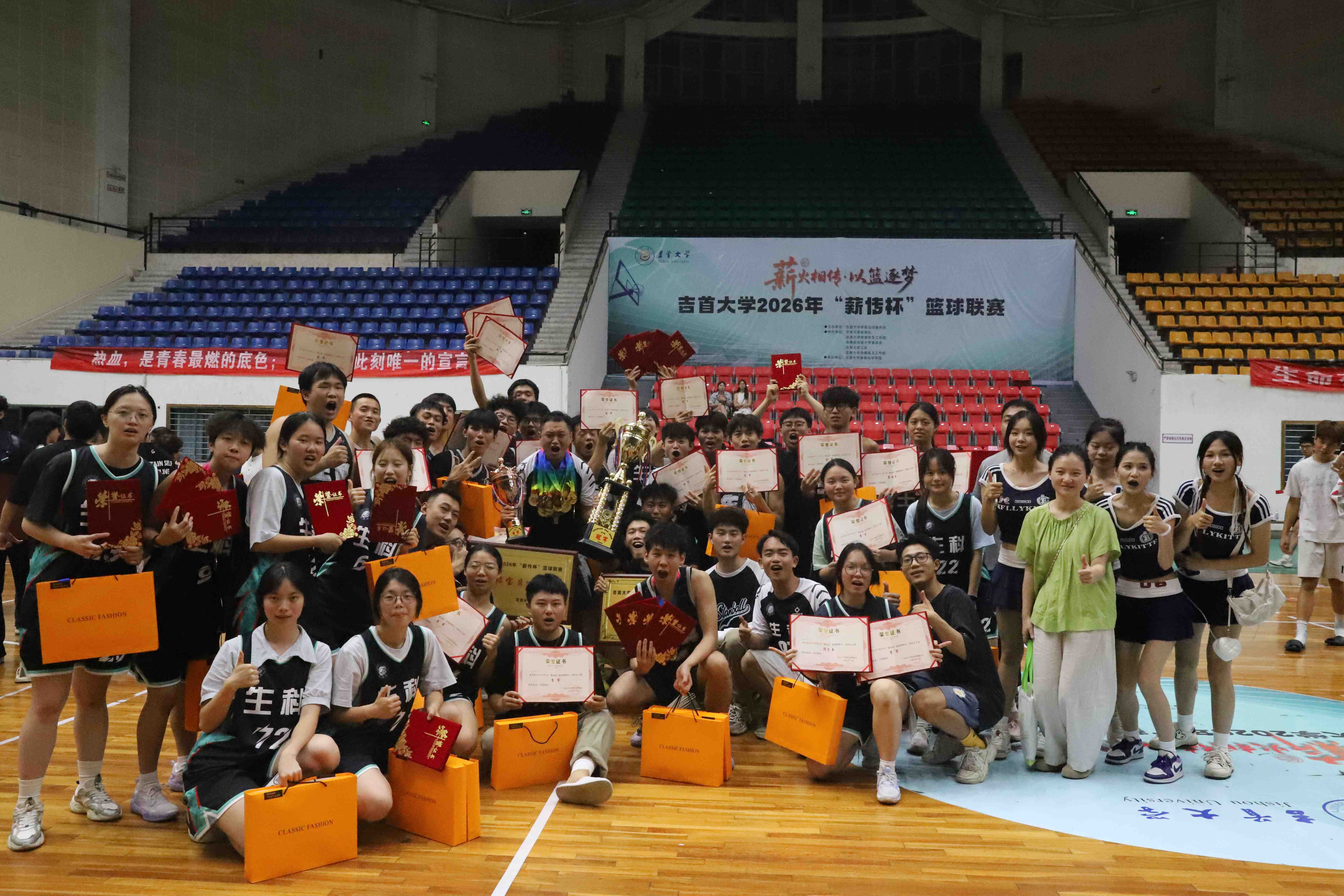 图为合照.JPG