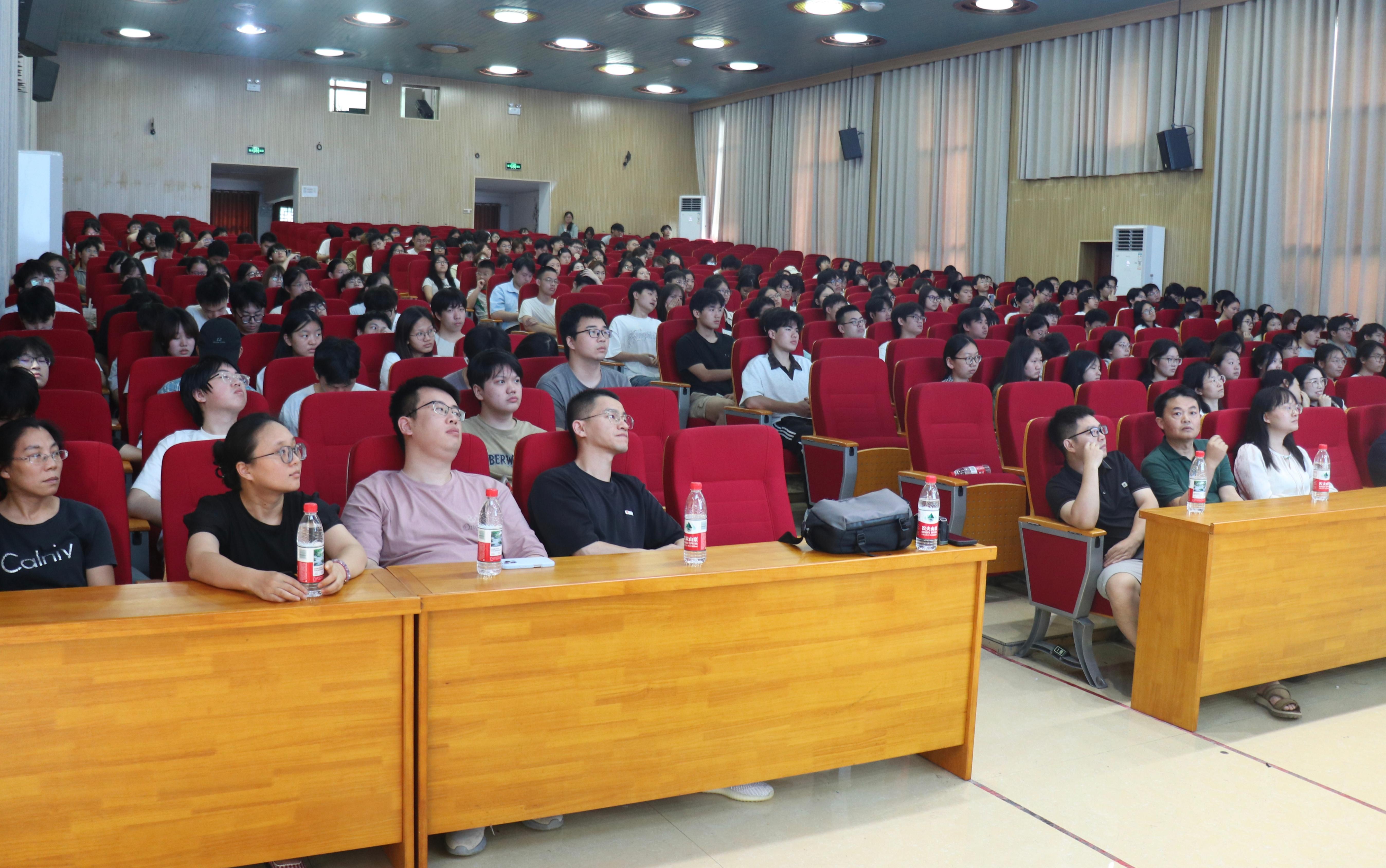 图为大会现场.jpg